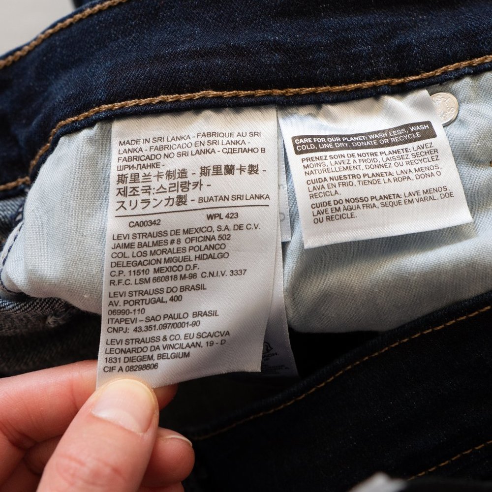 Dark Wash Levi's Cuffed Denim Jean Shorts‎ - Picture 5 of 7